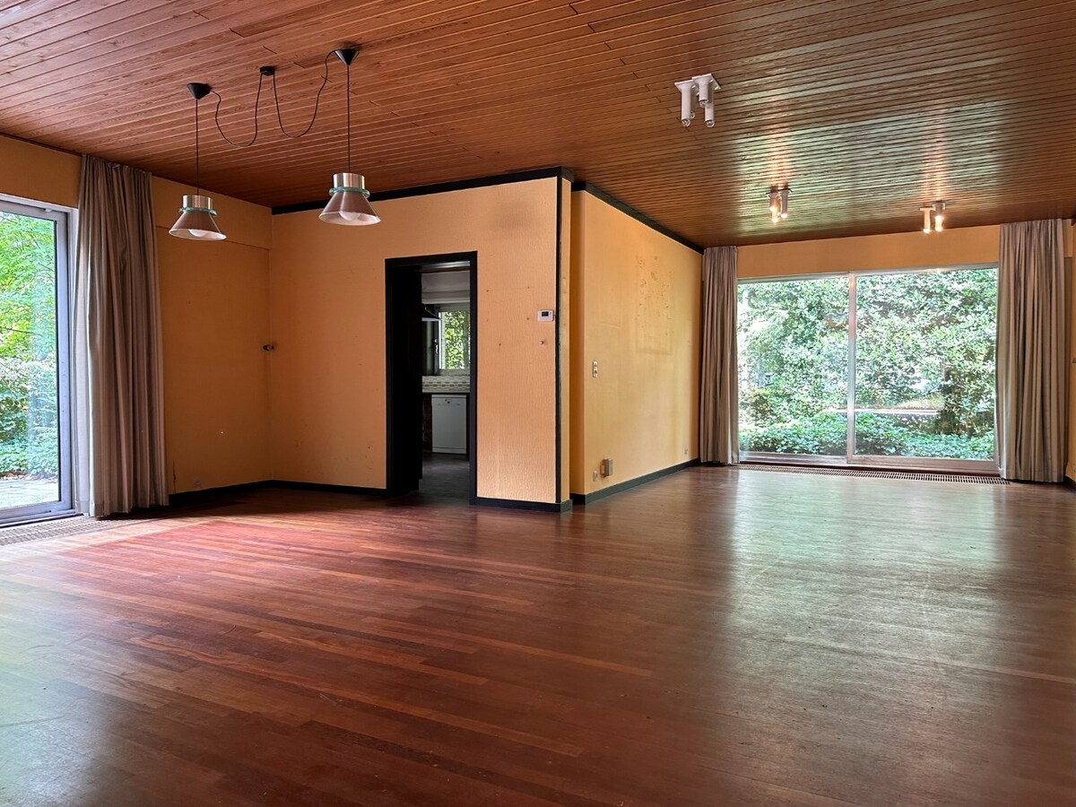 Ruime te renoveren woning met 5 slaapkamers op 1.250 m² 
