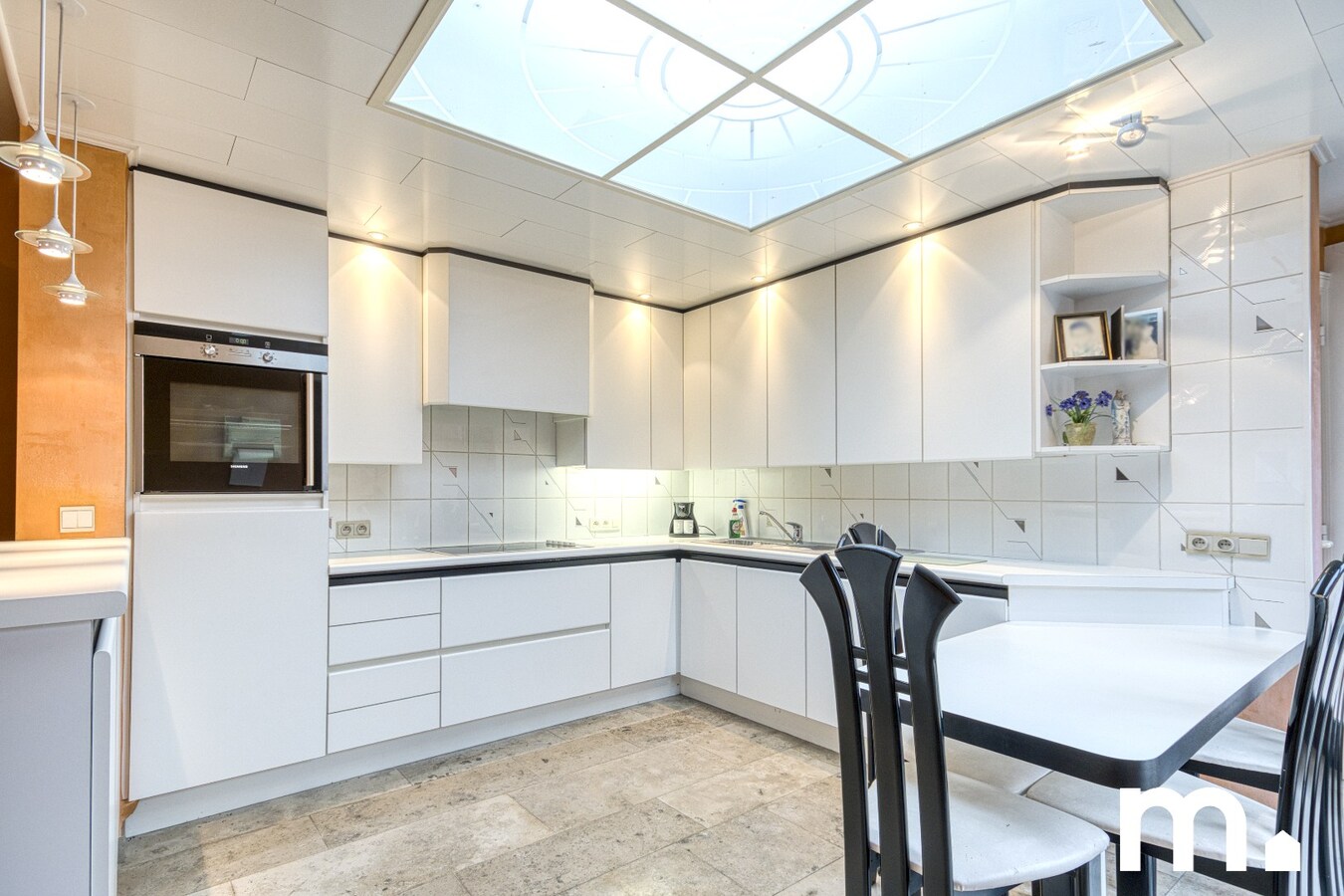 Woning met 5 slaapkamers, garage en tuin te Izegem! 