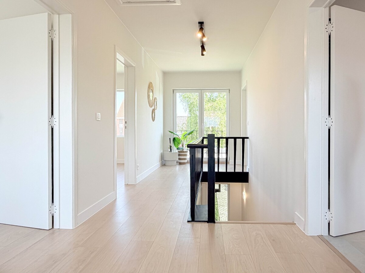 ABSOLUTE TOPPER !!!  Ontdek nu dit prachtige vernieuwde pand gelegen te Kortrijk/Heule ! *** NONO INSPIRED *** 