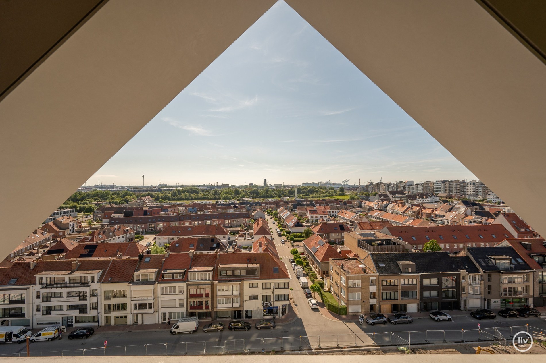 Centraal gelegen 3-kamer appartement te Res. Hoost: Opendeurdag Zondag 04/01 (tussen 14u en 17u) 