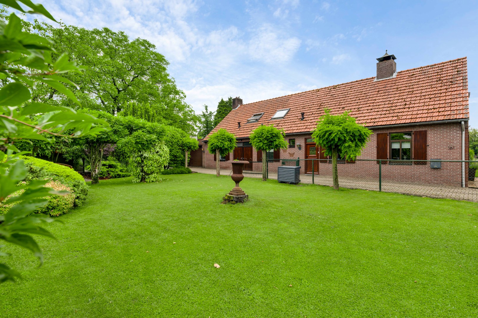 Woonboerderij te koop in Weert