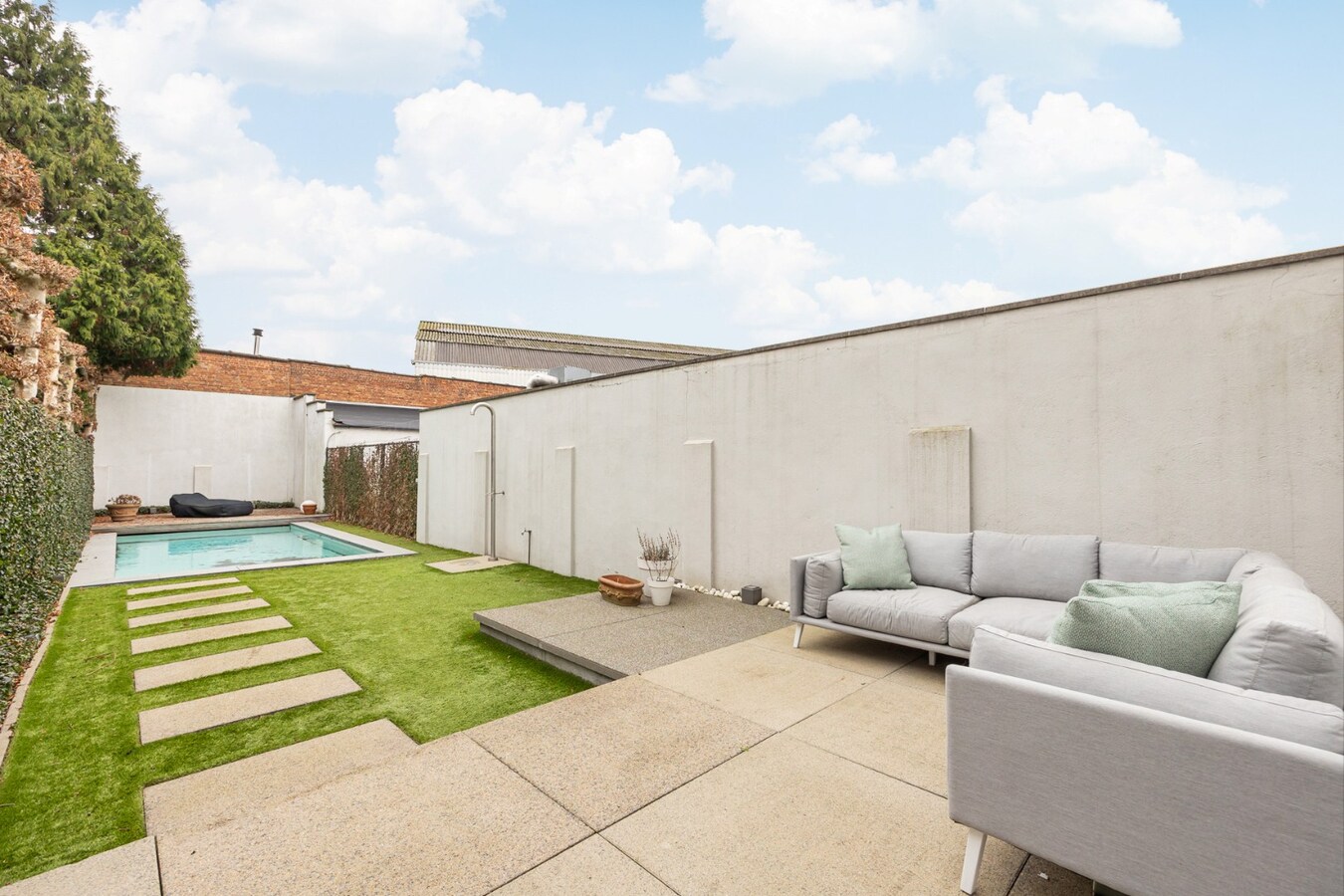 Instapklare designwoning met lift en zwembad 