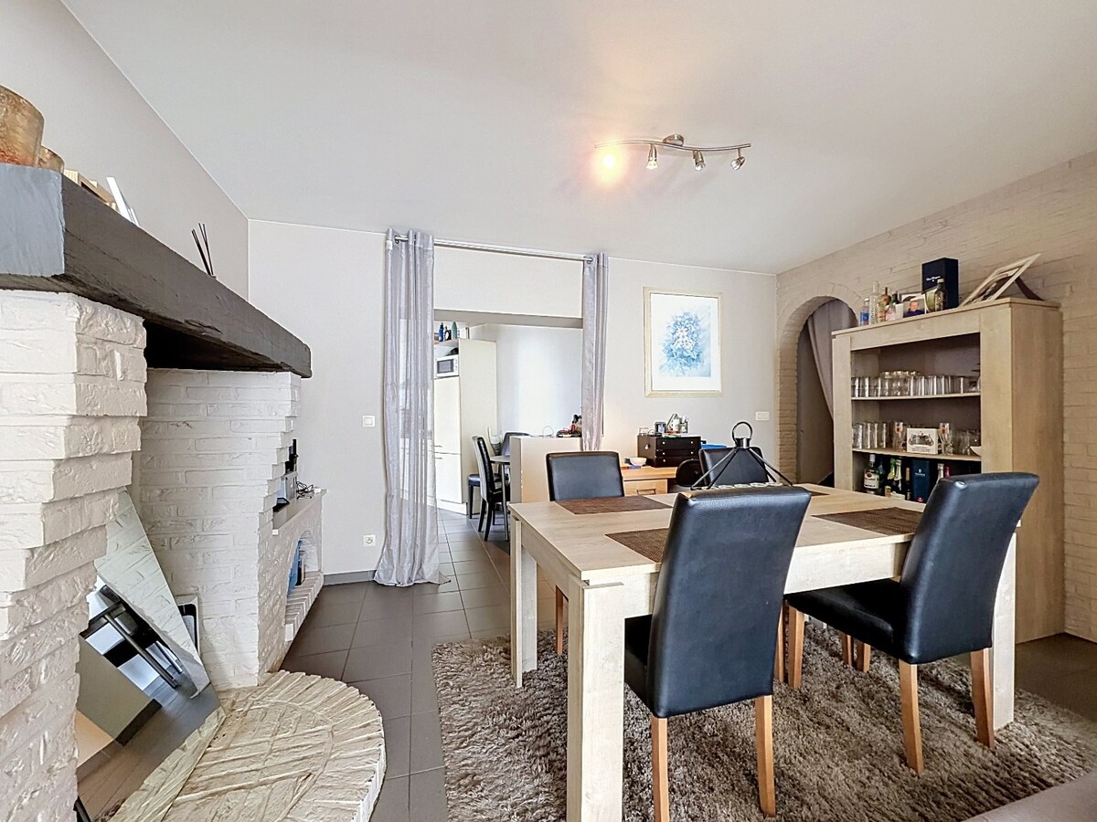 Verder te renoveren woning met garage en tuin nabij centrum Herzele 