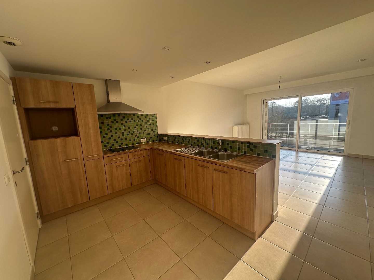 Ruim appartement met bovengrondse staanplaats nabij Sterre! 