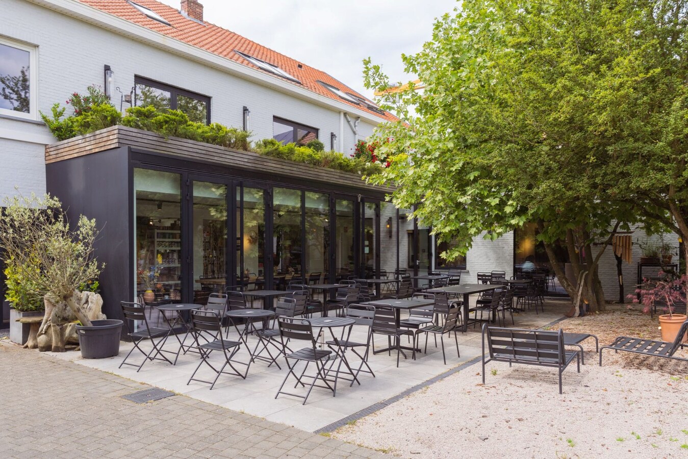 Unieke opbrengsteigendom in het hartje van Keerbergen met 9 parkeerplaatsen 