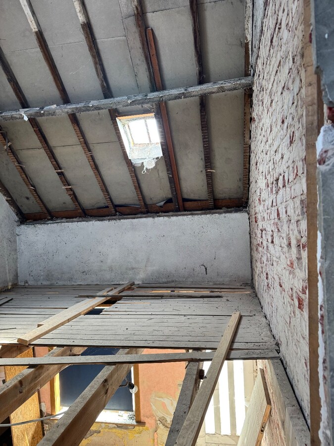 Gedeeltelijk afgebroken woning met potentieel te Koekelare 