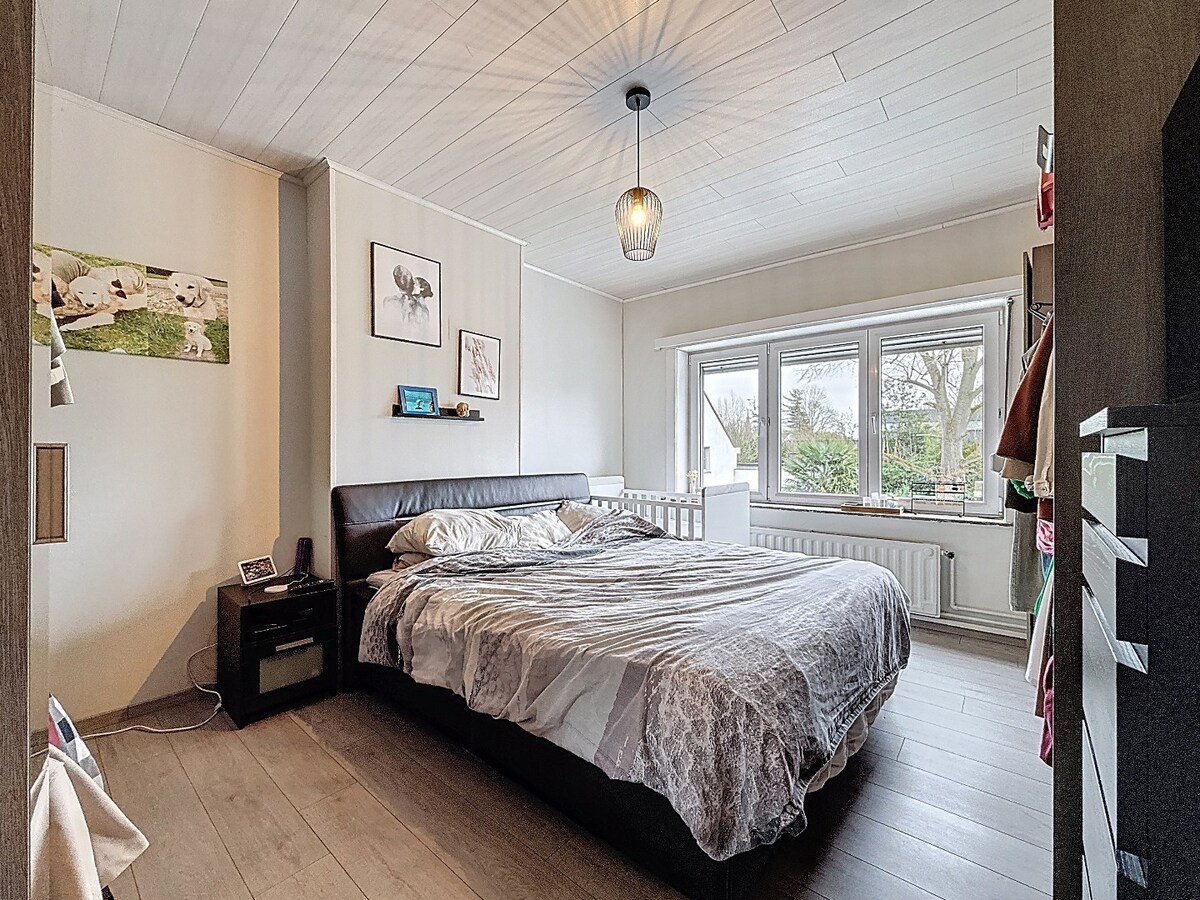 Grotendeels gerenoveerde woning met tuin te Aalst 