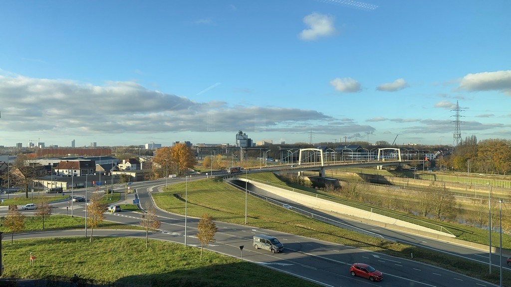 Kantoorgebouw te koop op zichtlocatie langs R4 in Merelbeke-Melle