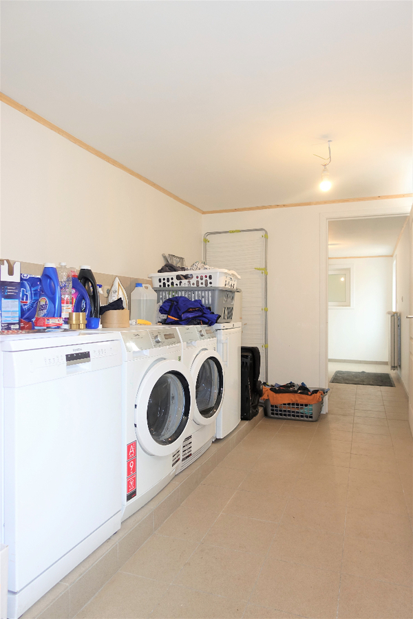 Half-open woning met grote tuin te Aartrijke 