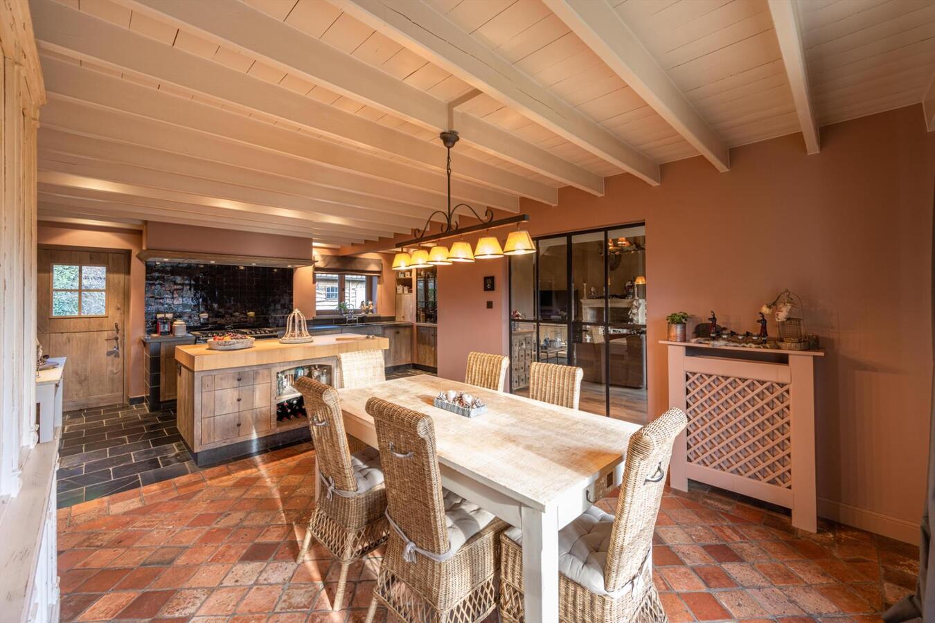 Idyllisch landhuis gelegen op 8330 m² te Ruiselede 