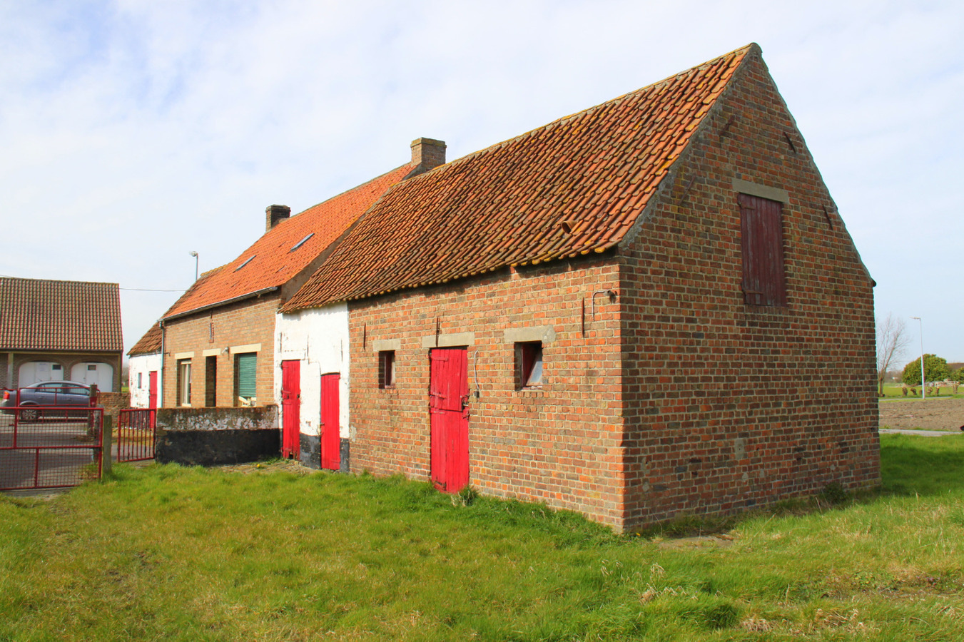 Te renoveren hoeve met open zicht te Zerkegem 
