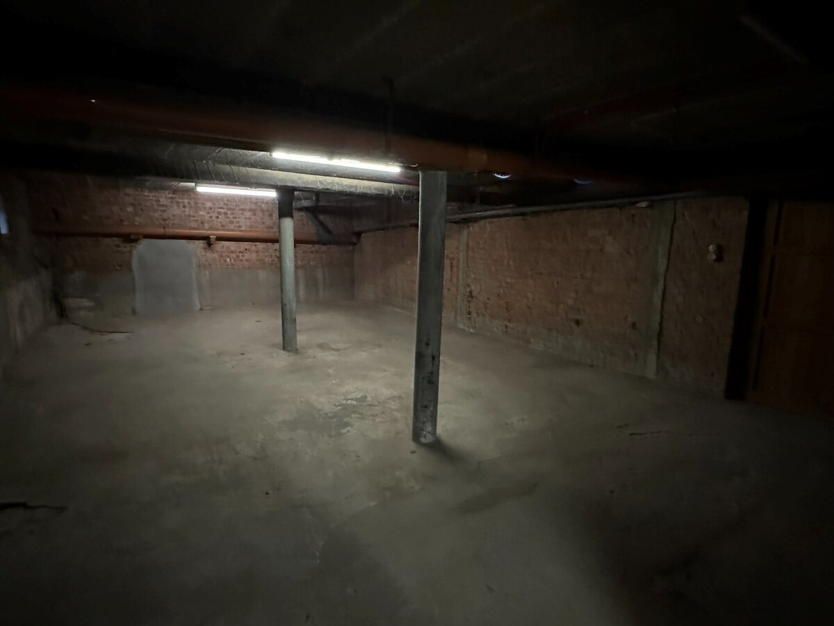 Gelijkvloersppartement met 3 slpk, dubbele garage, tuin en ruime kelder (120 m²) 