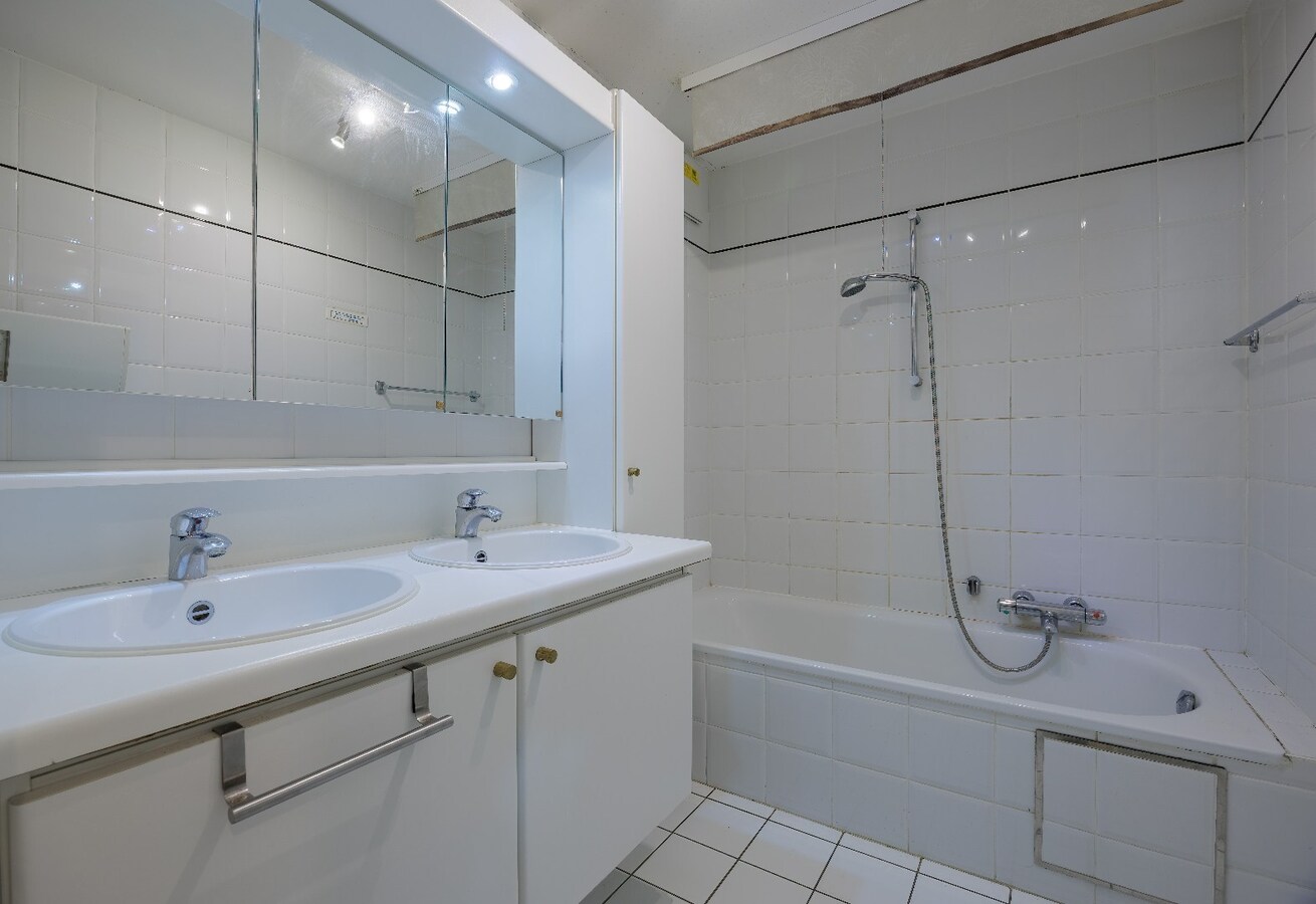 Uitzonderlijk hoekappartement met zijdelings zeezicht 