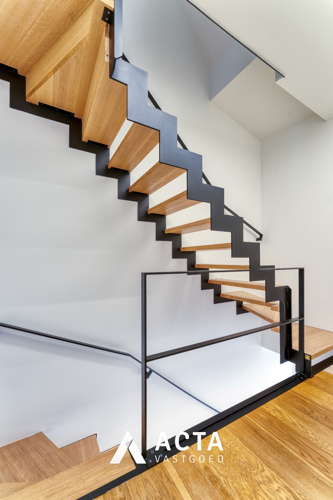 Instapklare bel-etage met 3 slaapkamers en garage 