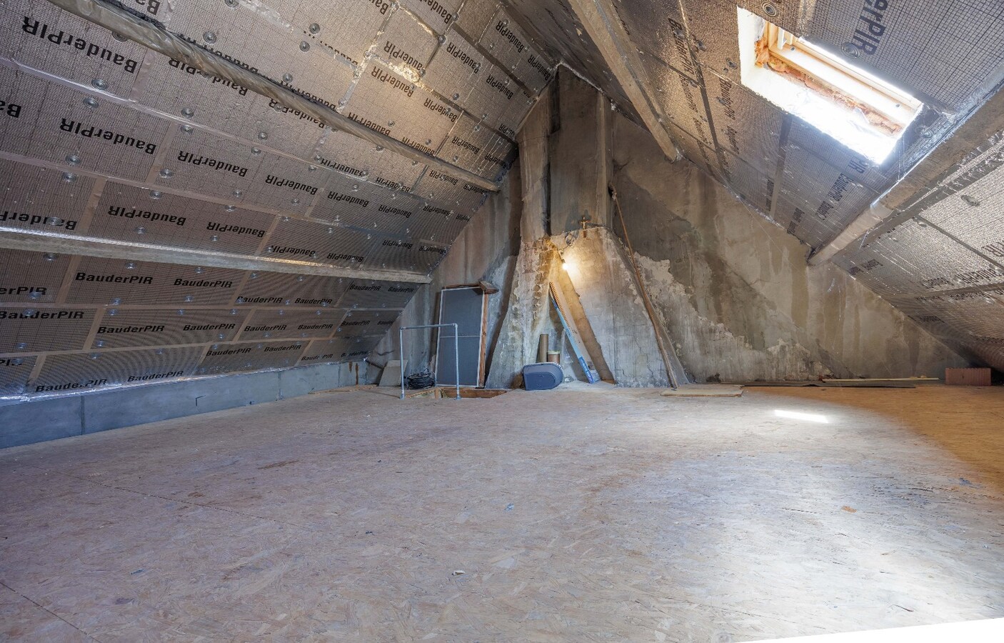 Instapklare woning met garage nabij de zeedijk – energiezuinig en centraal gelegen. 
