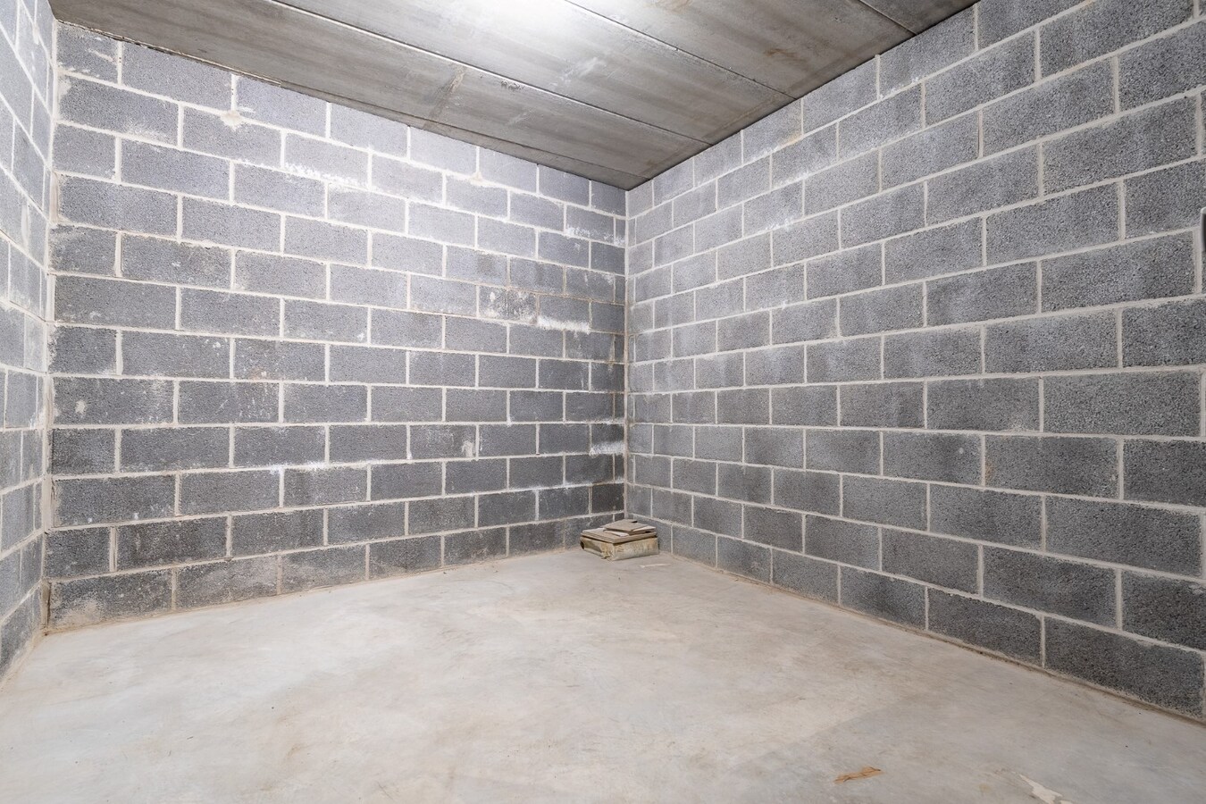 Superbe appartement 2 chambres avec balcon, parking couvert sécurisé et cave, idéalement situé, à proximité du Parc et de toutes commodités ! 