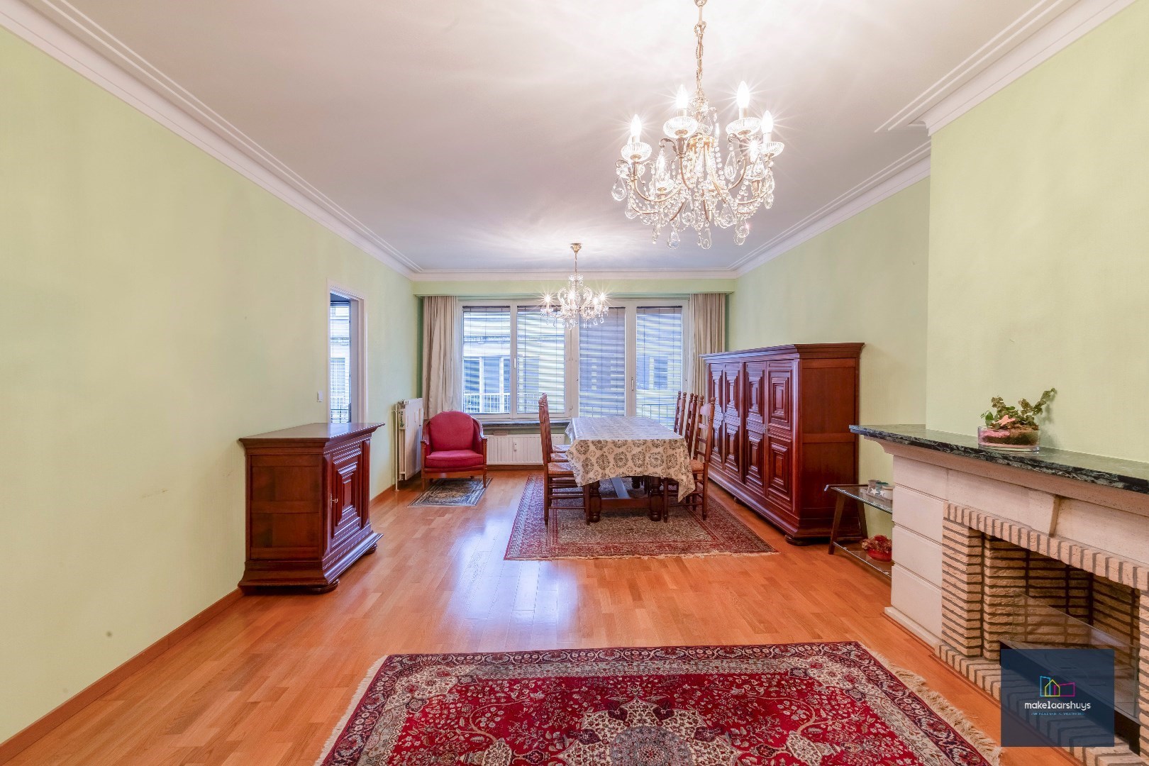 Nabij Gent Sint-Pieters ; Ruim appartement met 2 slp. fietsenberging en kelder 