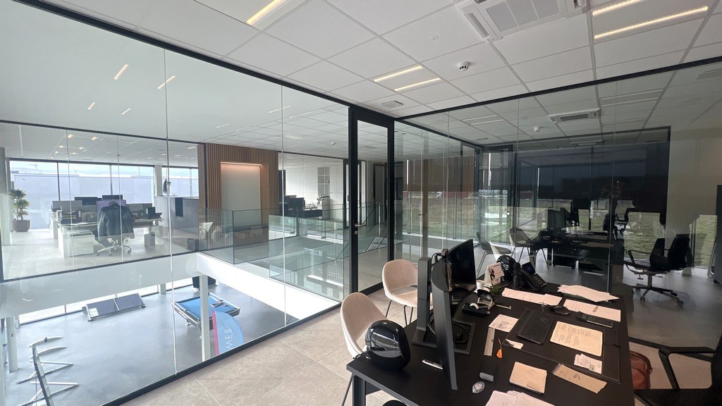 High-end bedrijfsgebouw te huur op bedrijventerrein E17/4 in Lokeren