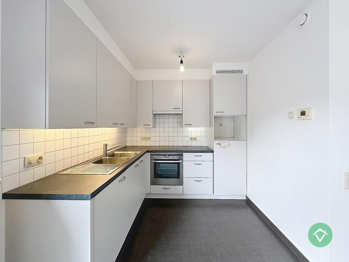 Instapklaar gelijkvloers appartement met staanplaats te Gistel 