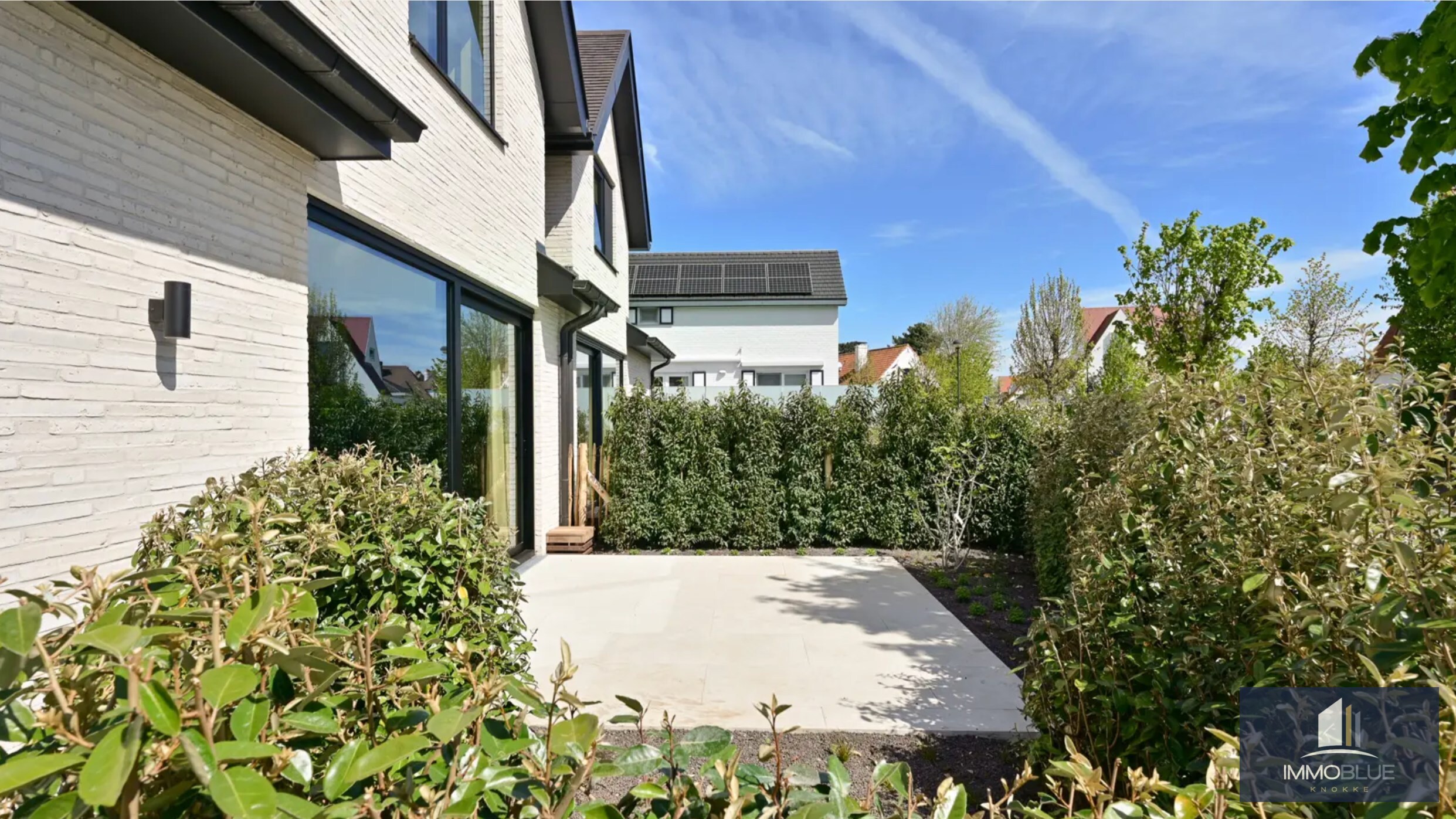 Nieuwbouw koppelvilla dichtbij het centrum van Knokke en op wandelafstand van het strand. 