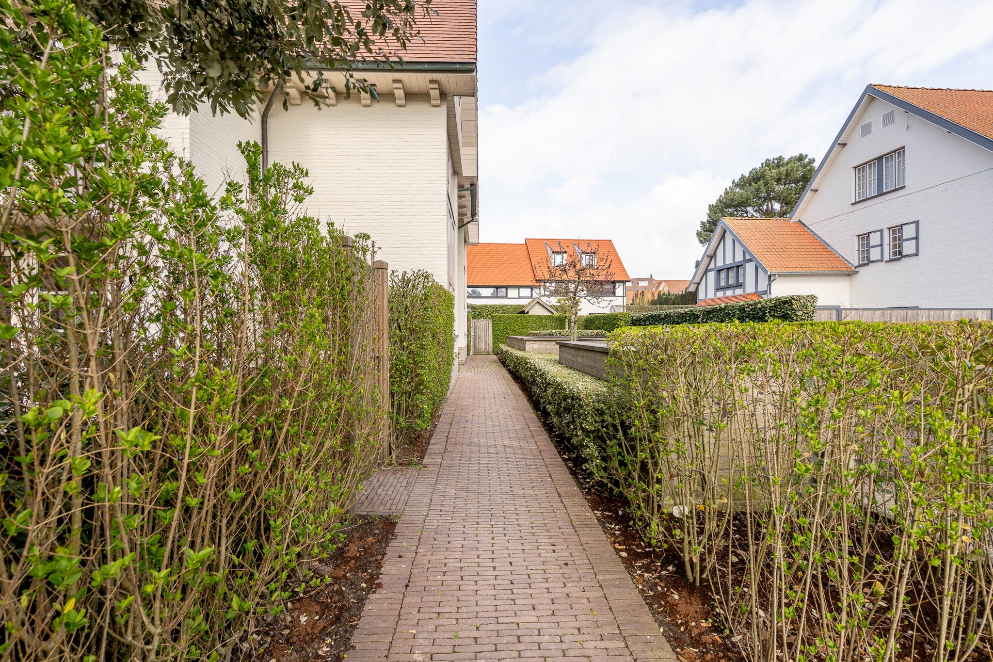 Prachtig gerenoveerde  halfopen woning op topligging nabij centrum, zee en strand 