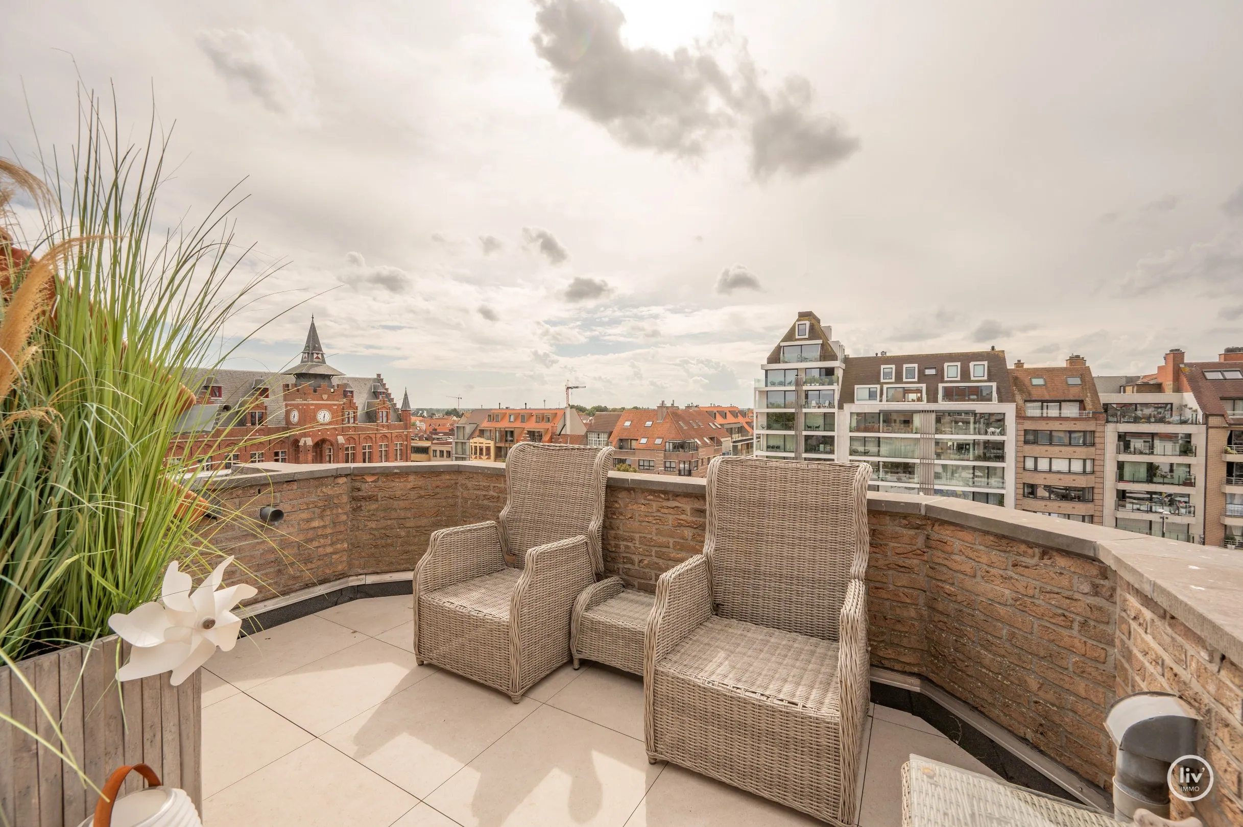 Zuidgericht duplex-appartement met terras genietend van een open zicht op het Alfred Verweeplein.