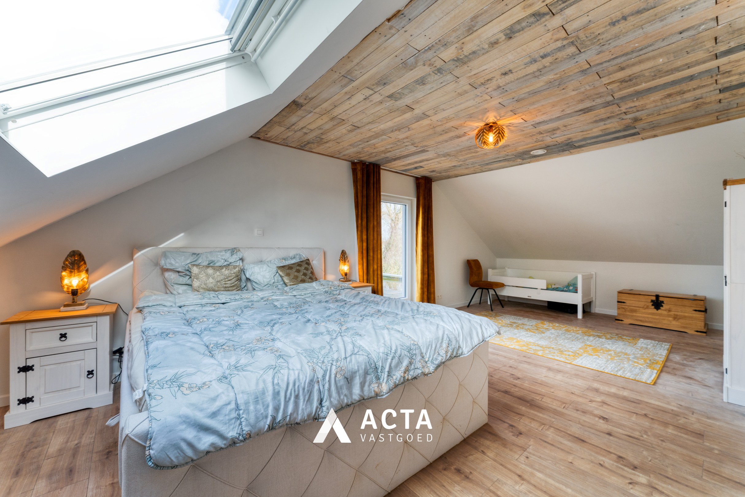 Gerenoveerde villa met vier slaapkamers in de Vicognewijk! 