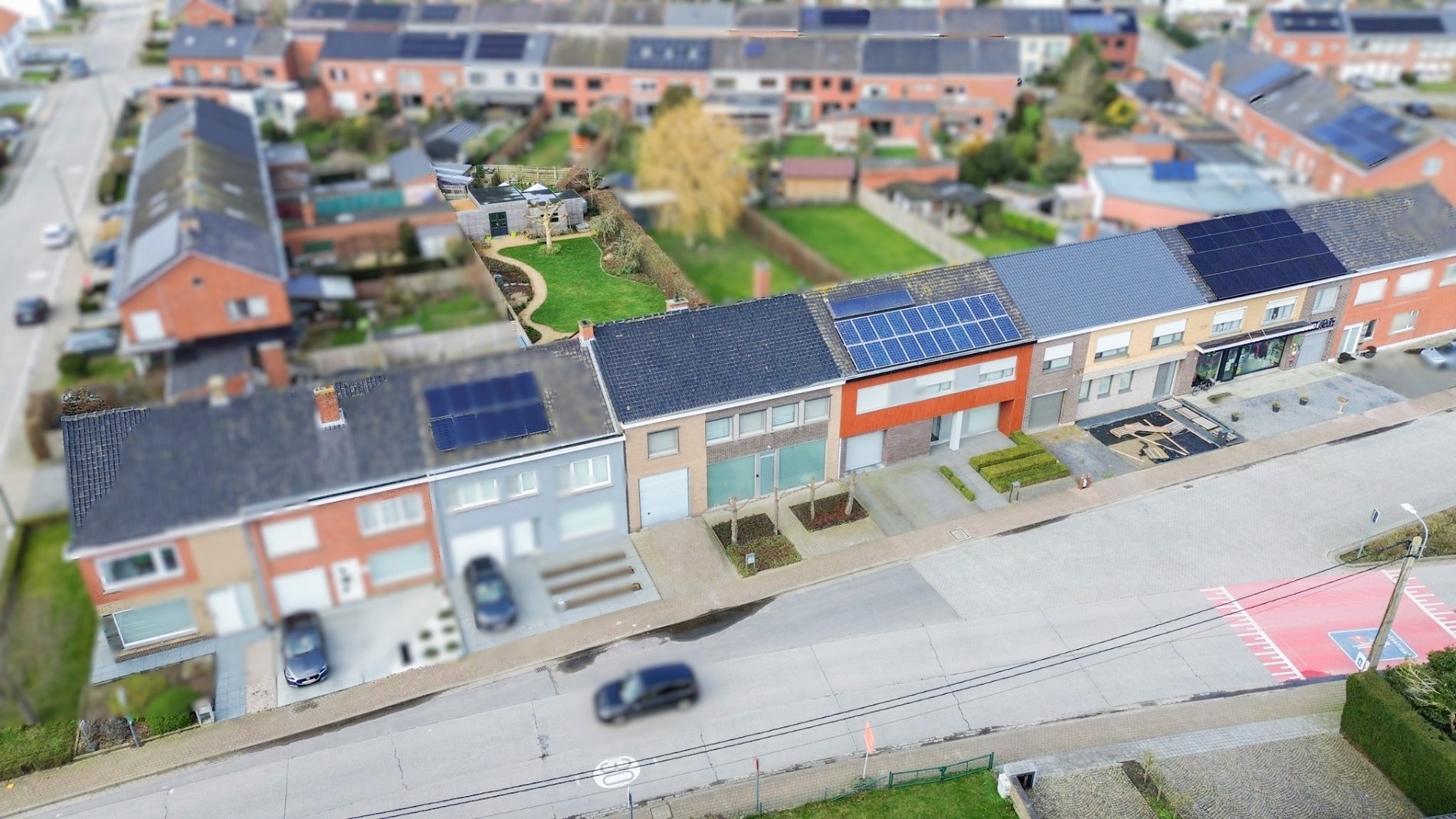 Prachtige gezinswoning met mooie tuin en bijgebouw, instapklaar afgewerkt, Torhout. 