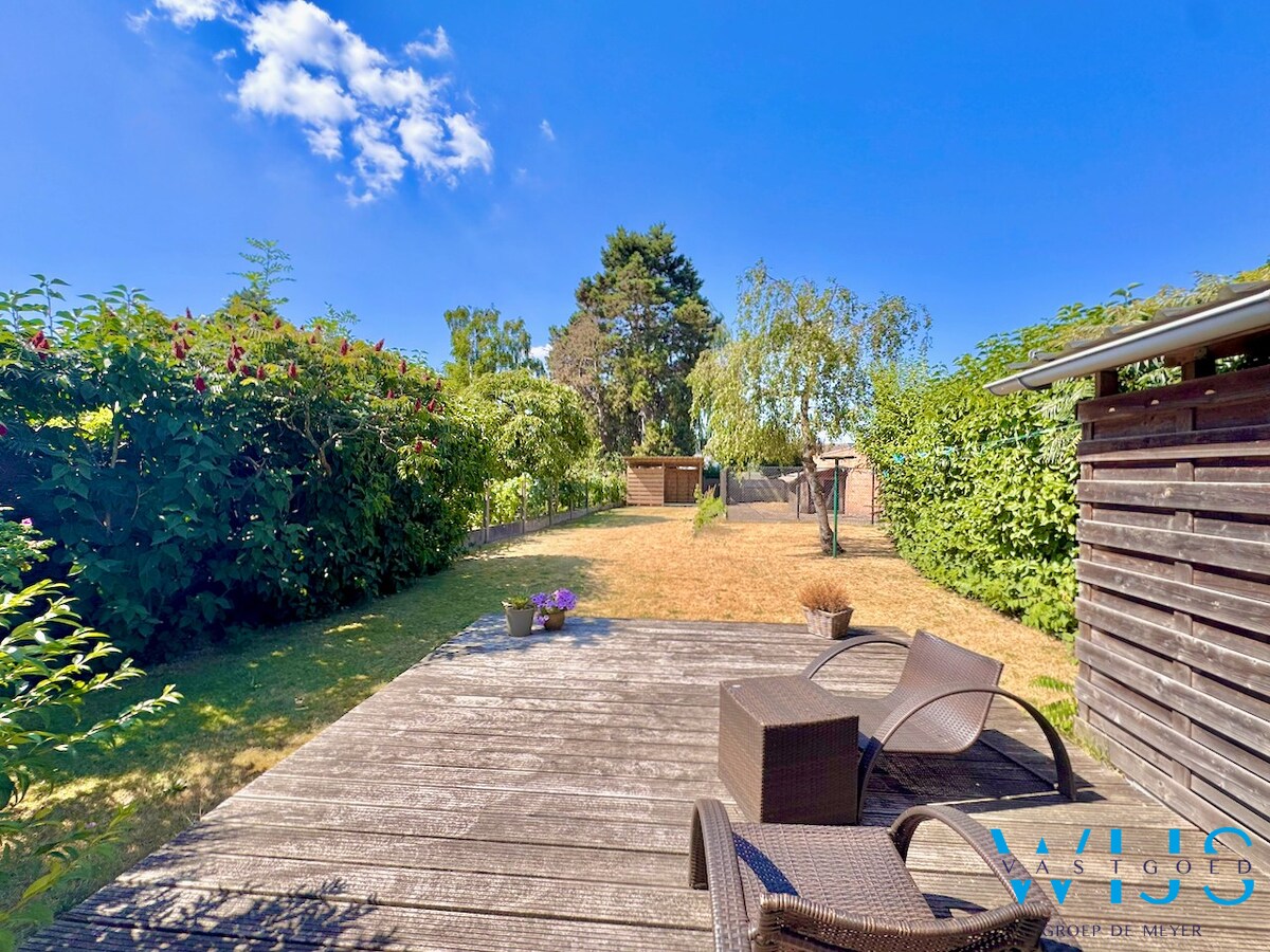 Praktisch en rustig gelegen woning met garage &amp; toffe tuin te Zelzate! 