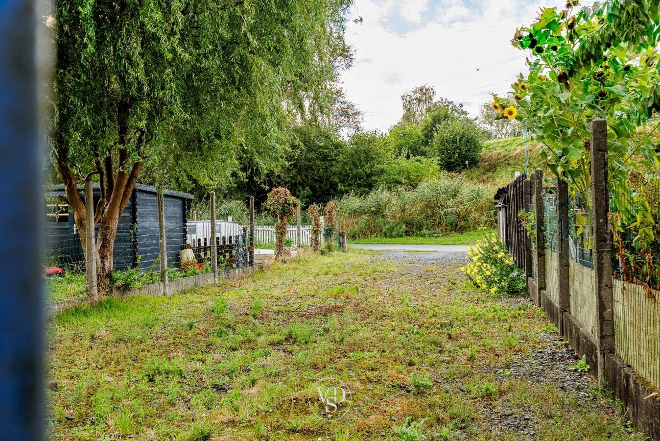 Wonen en/of werken. Met tuin (achteraan toegankelijk). 