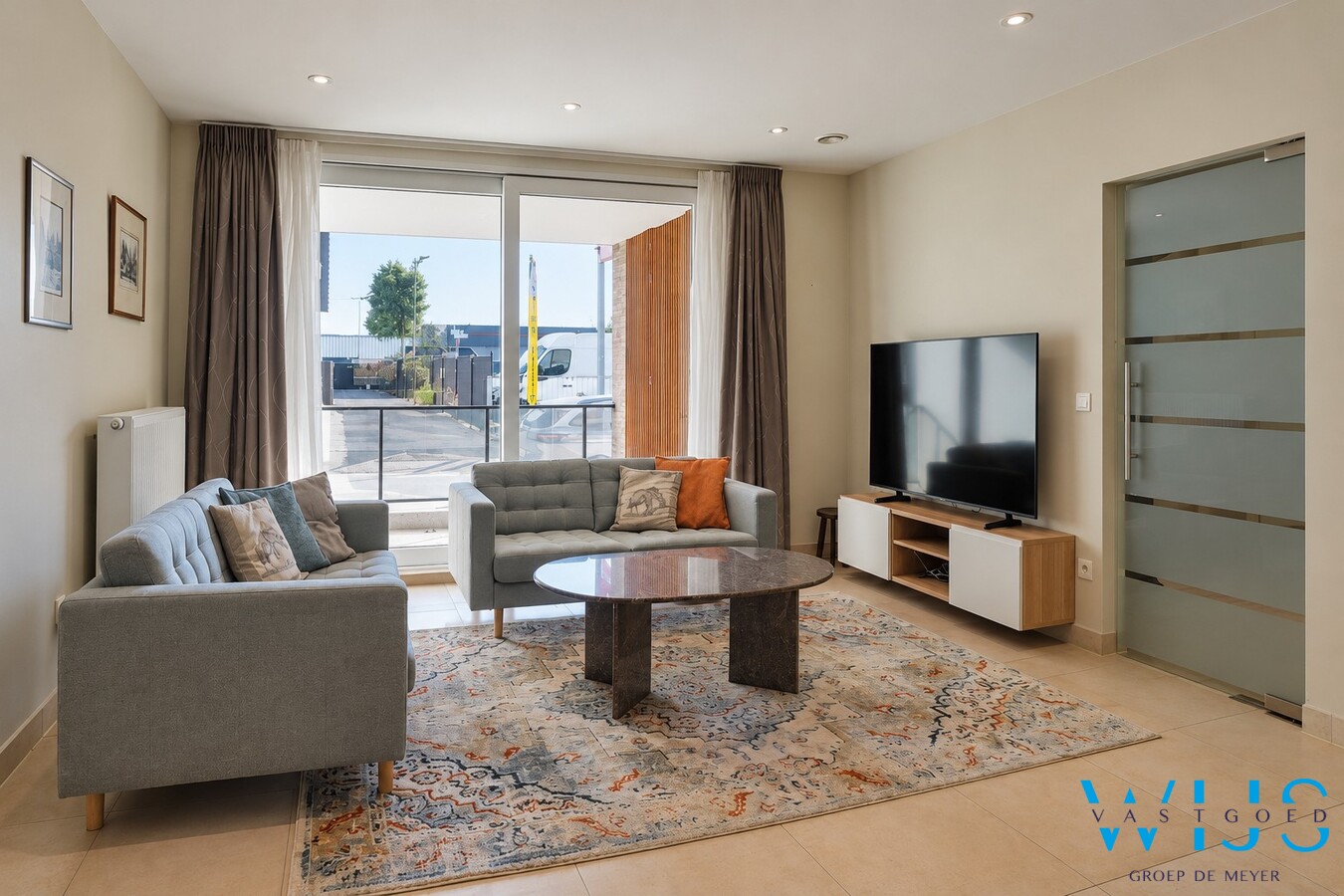 Recent verzorgd gelijkvloers appartement met garage en staanplaats ! 