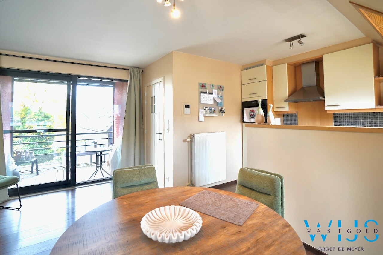 Charmant instapklaar tweeslaapkamer appartement in centrum Ertvelde! 