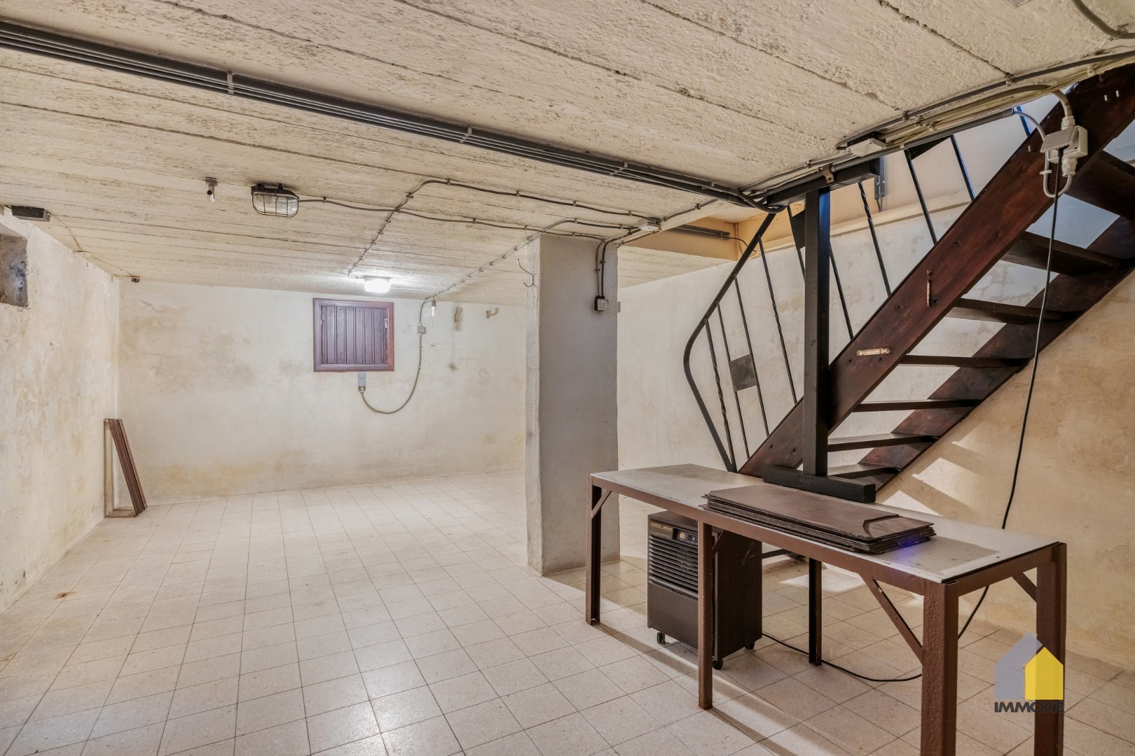 Neeroeteren: Op te frissen, vrijstaande woning op 8 a 26 ca met 5 slpks. 