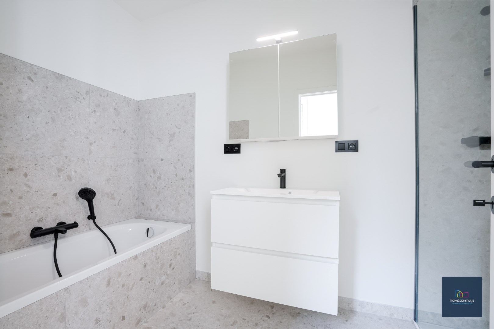 Nieuw 2 slaapkamerappartement  met praktijkmogelijkheden 