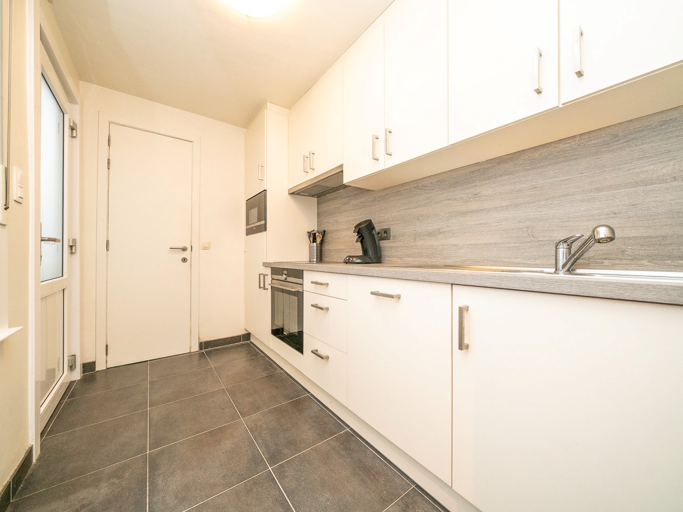 Volledige gerenoveerde 3-gevel woning 