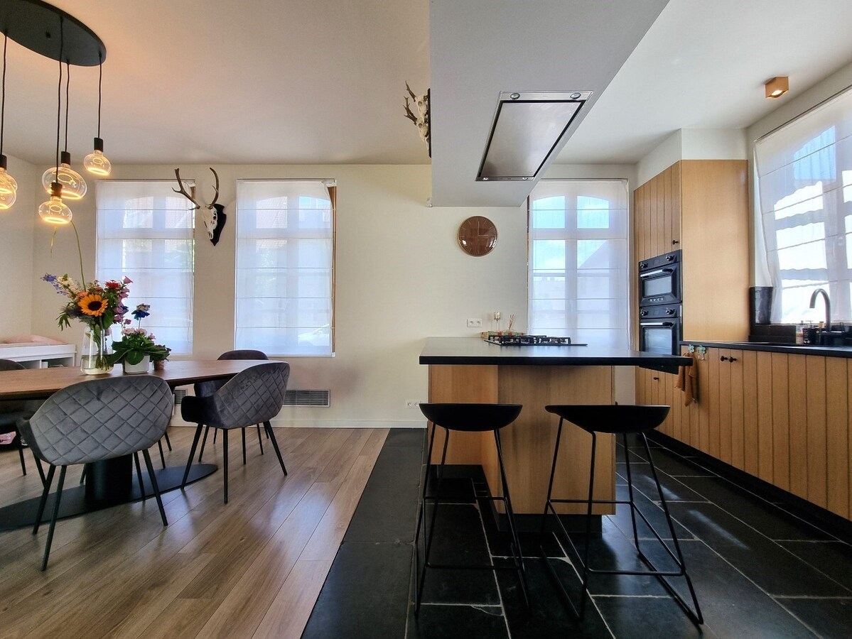Klassevolle, statige hoekwoning te Heulebrug 