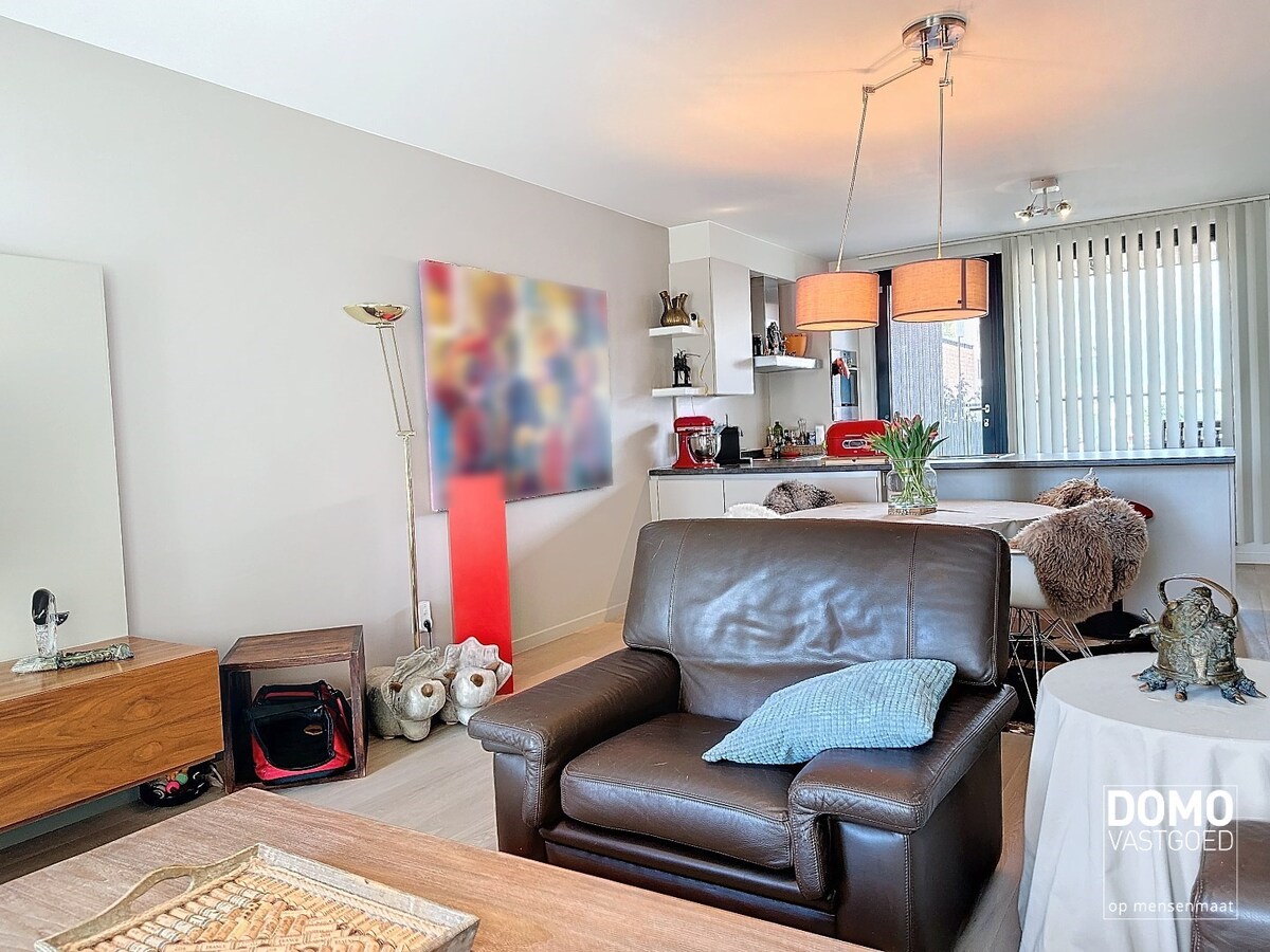 Luxe duplex appartement met inpandig terras, lift en garagebox, gelegen in het centrum van Alken - energielabel A. 