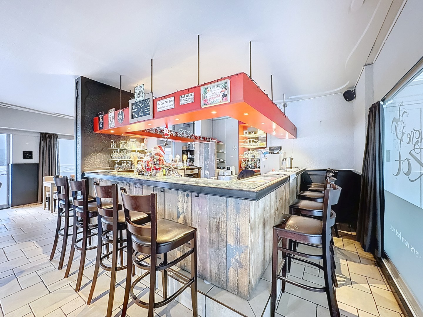 Uiterst gunstig gelegen horecazaak/handelspand 