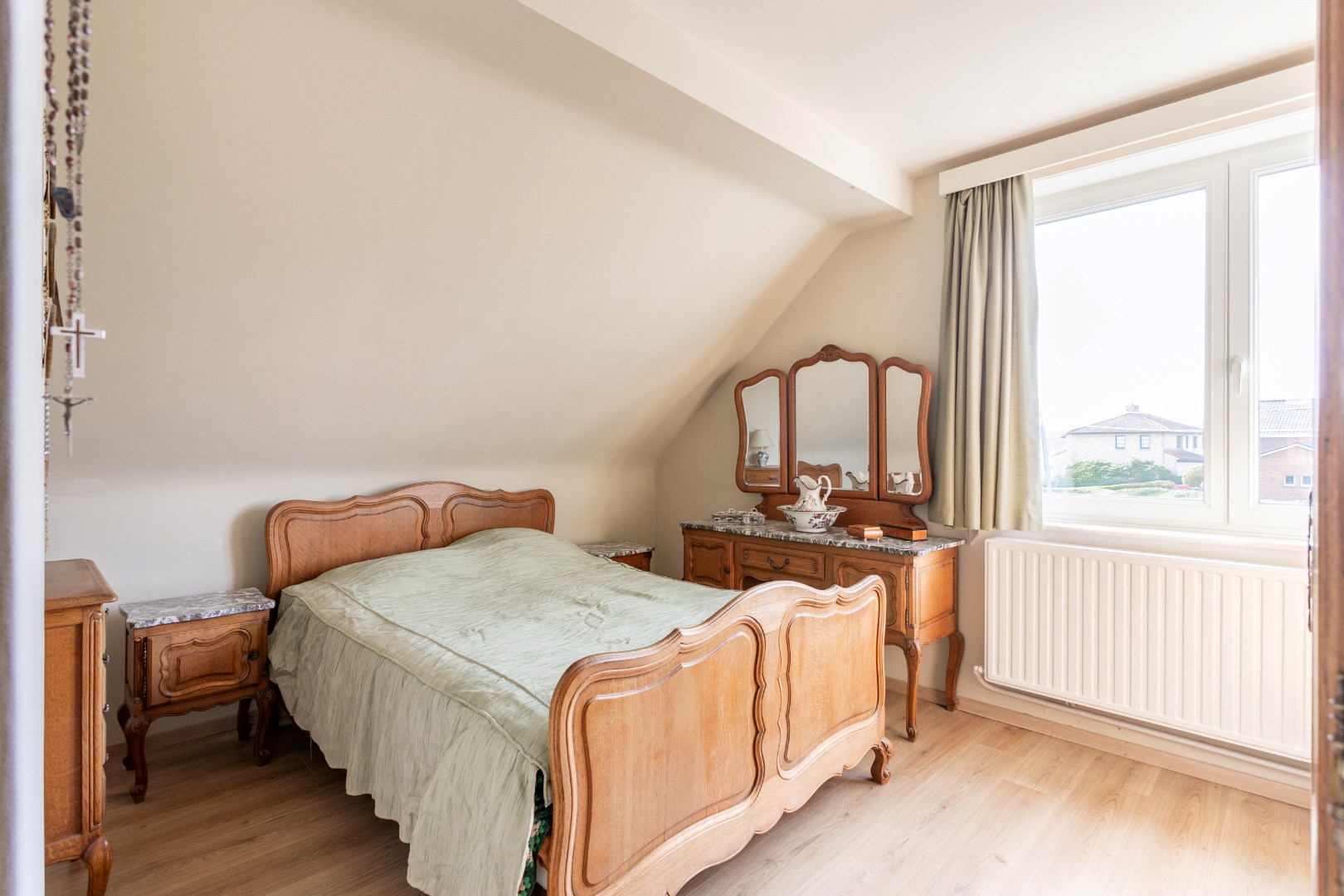 Te renoveren woning met 5 slpks op topligging in Dworp 