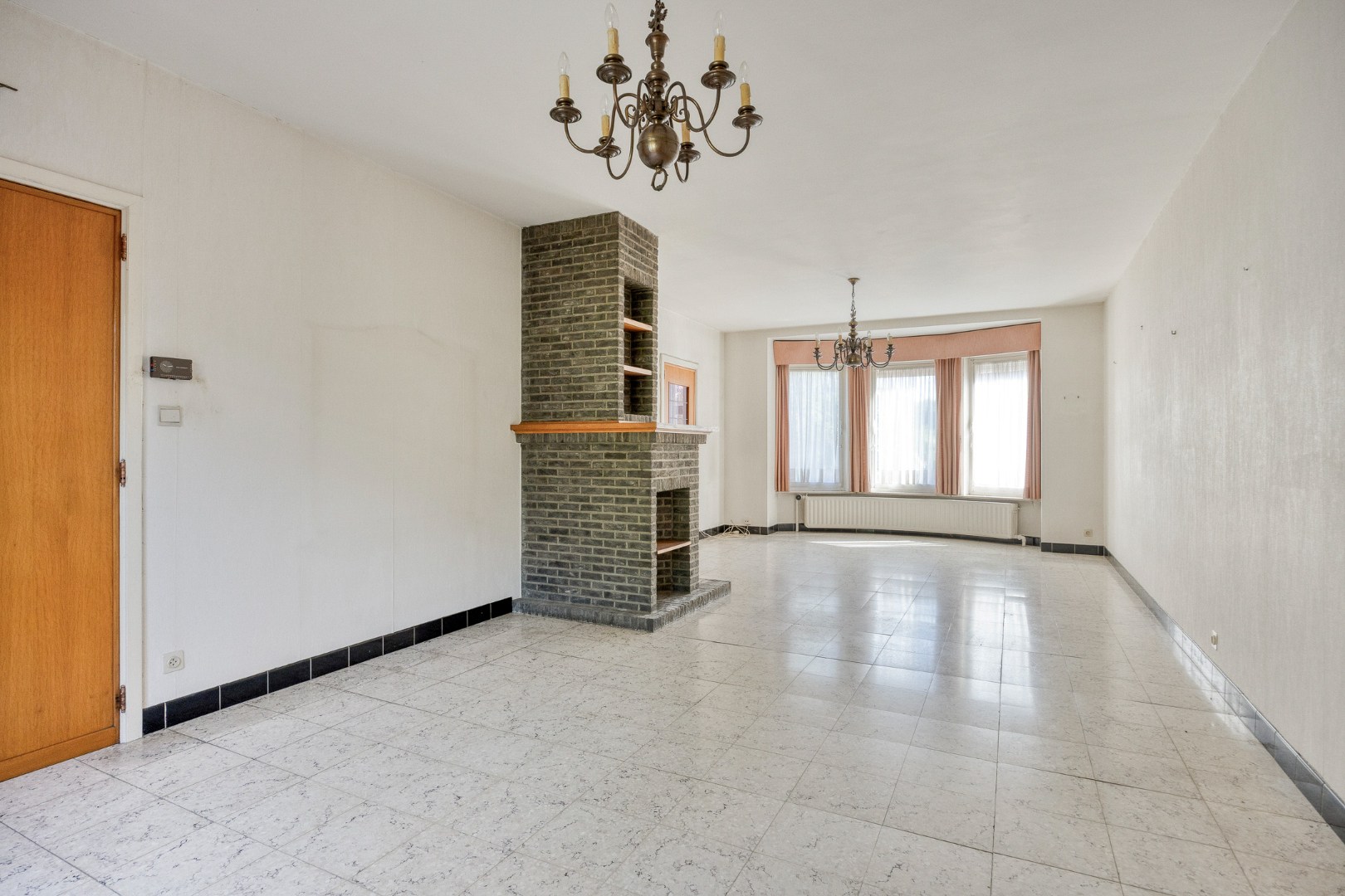 TE RENOVEREN WONING met 3/4 slaapkamers en tuin – 1640 SINT-GENESIUS-RODE 