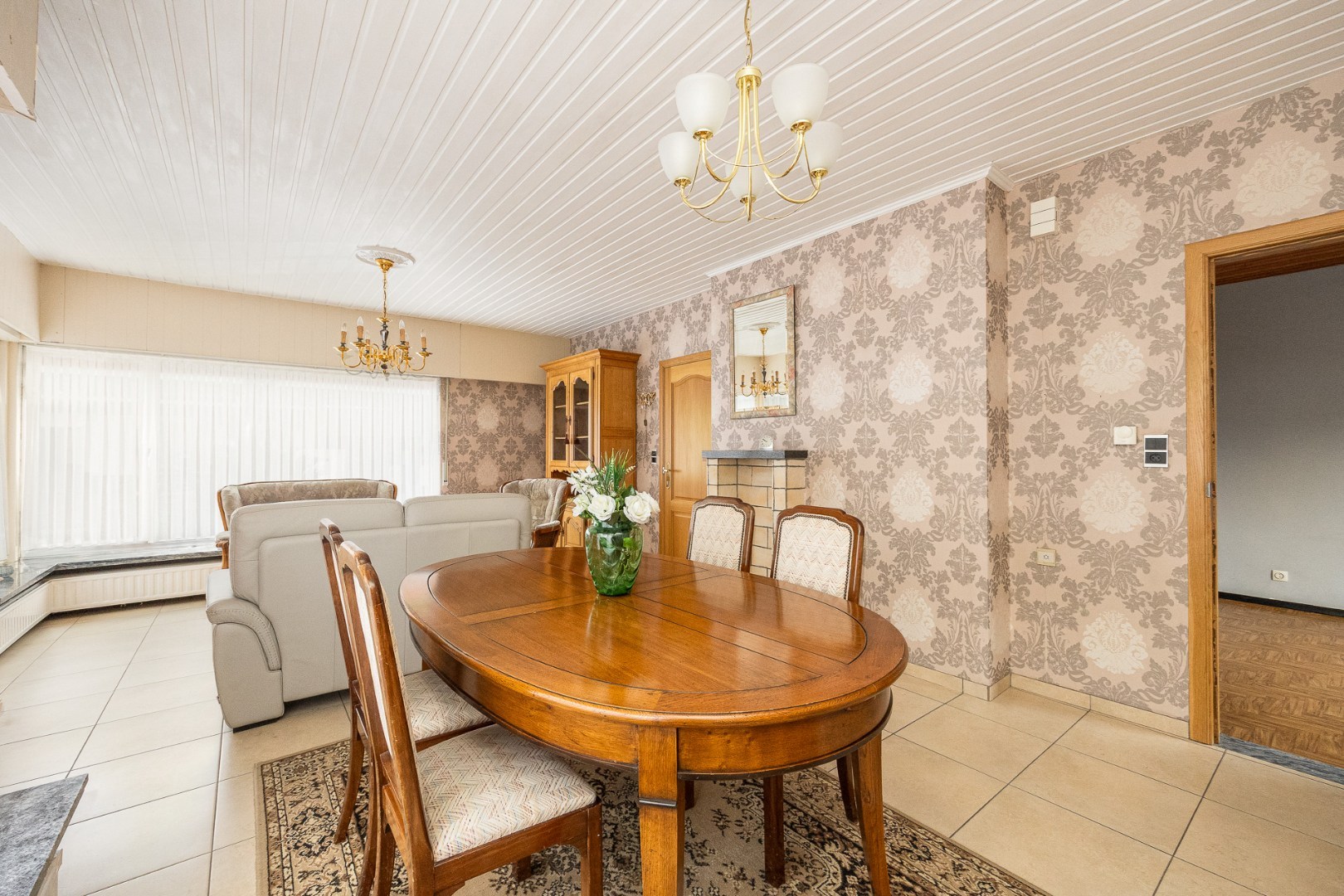 Gelijkvloers appartement met garage 