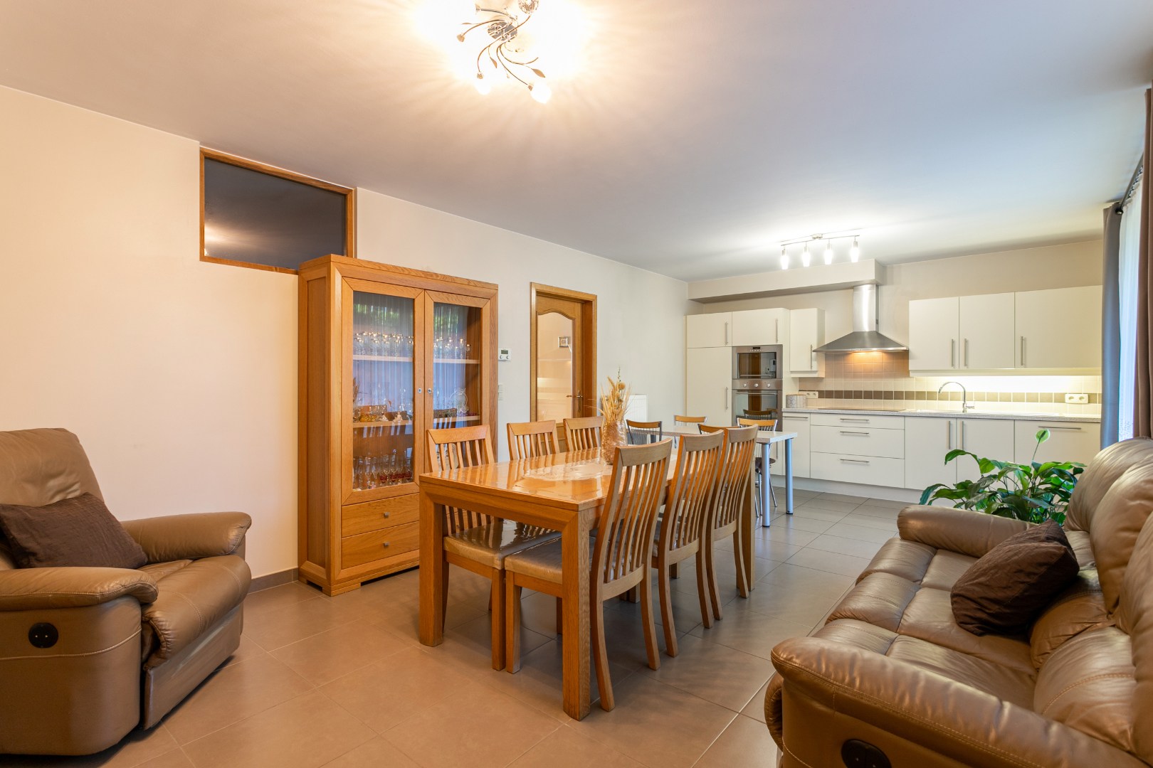 Appartement met 2 slpk, ruim terras en kelder 
