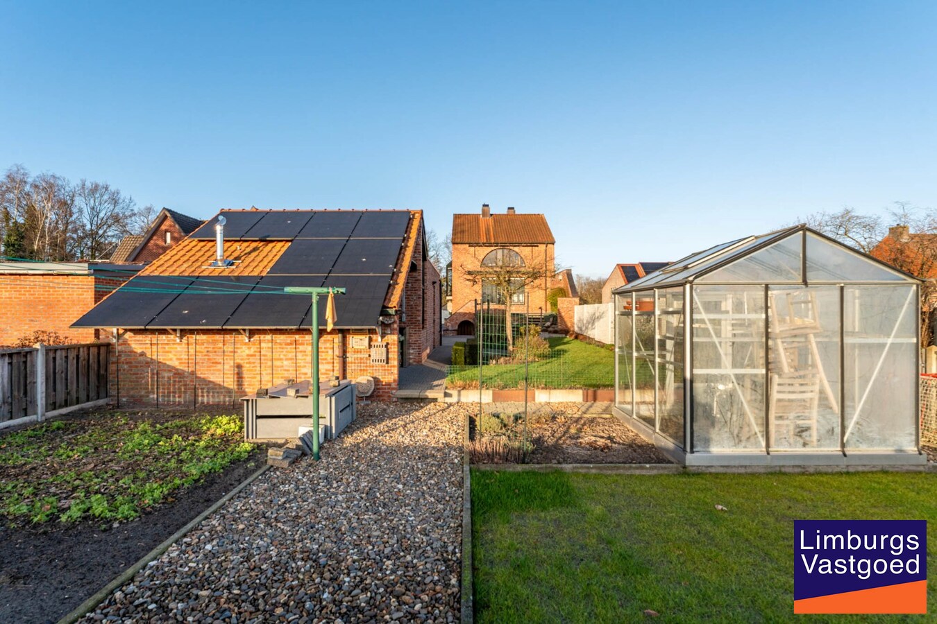 Gezinswoning met zuidgerichte tuin en garage, 5a 85ca 