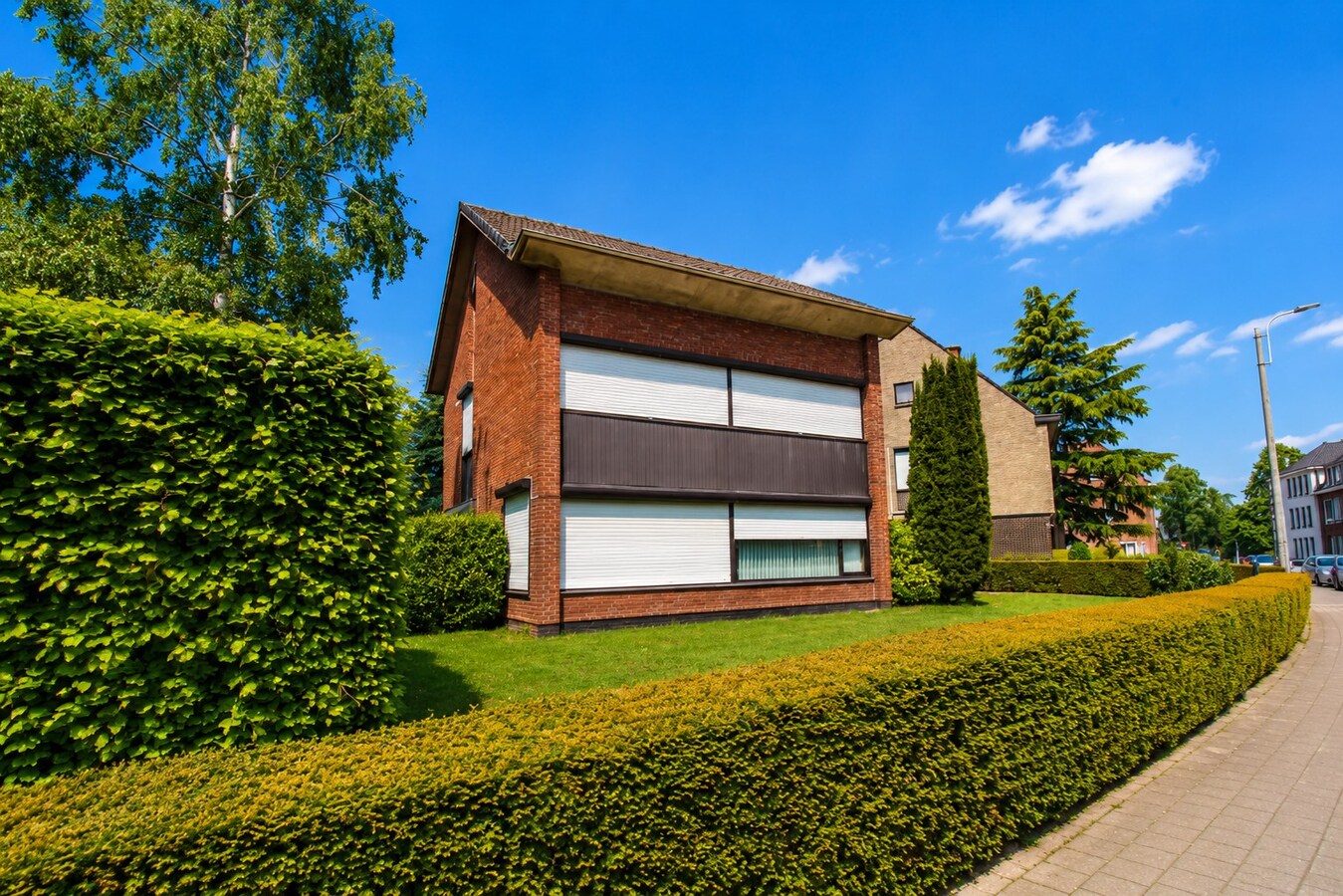 Karaktervolle open bebouwing met 6 kamers op 538 m² – unieke renovatiekans op topligging vlakbij station en centrum van Sint-Niklaas 