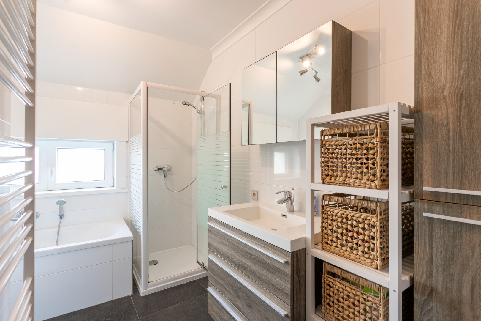 Gerenoveerde 3-gevelwoning met tuin en 4 slaapkamers te Sint-Genesius-Rode 