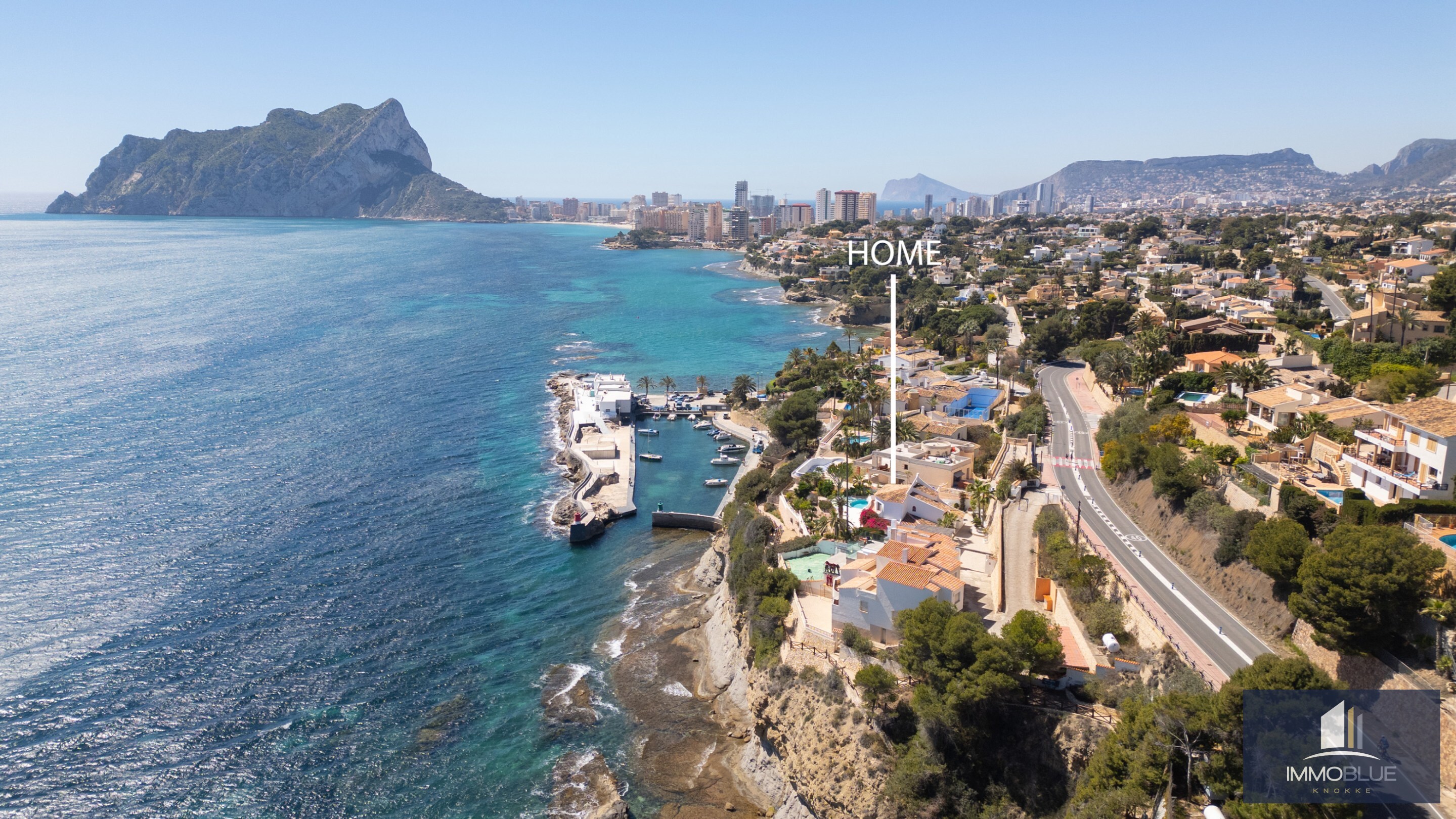 Villa méditerranéenne moderne avec vue mer spectaculaire 