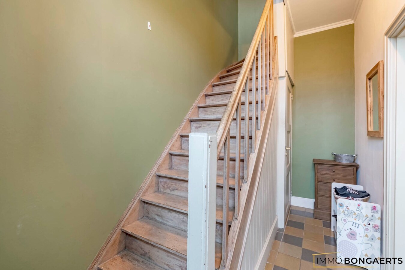 Instapklare woning met  garage en twee slaapkamers in Maasmechelen 