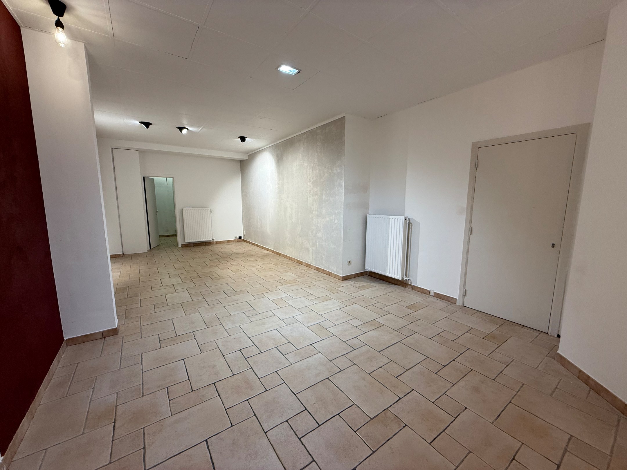 BOUTIQUE À LOUER À LA PLACE RUBENS - OPPORTUNITÉ UNIQUE 