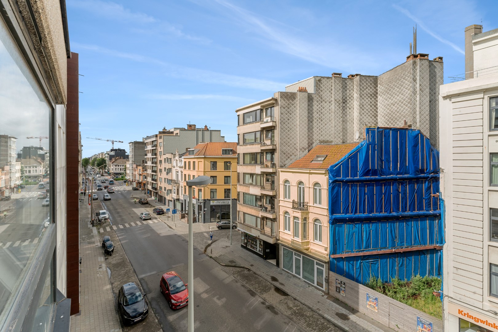 GERENOVEERD 2 SLP. APP. GELEGEN NABIJ PETIT PARIS EN LEOPOLD I PLEIN 