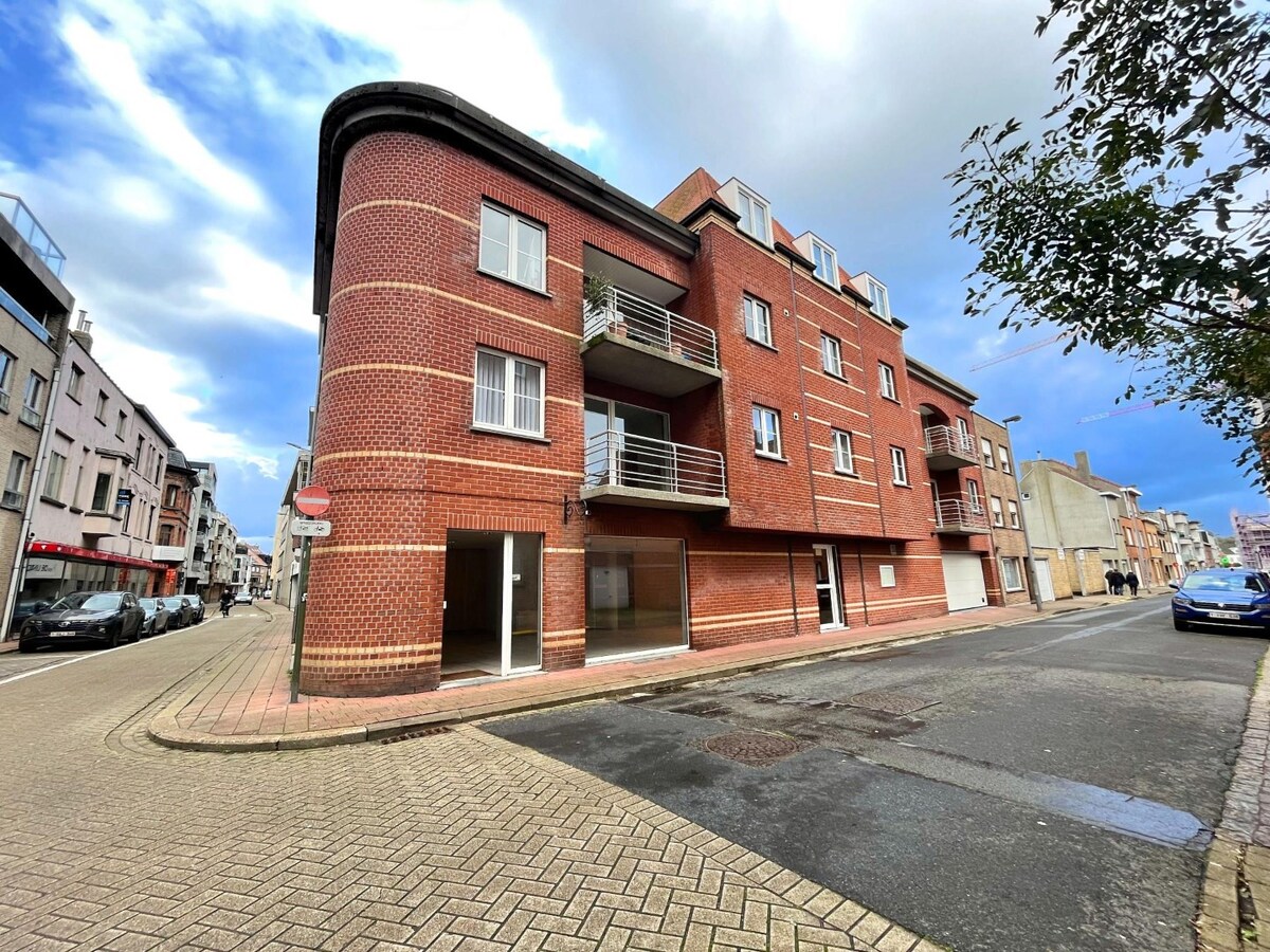 Handelspand (hoekligging) in het centrum van Heist 